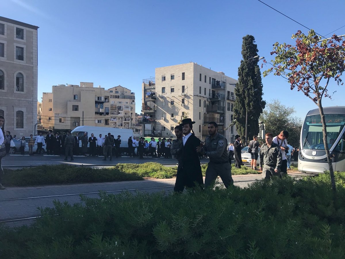 ההפגנות בירושלים: נחסמה תנועת הרכבת הקלה