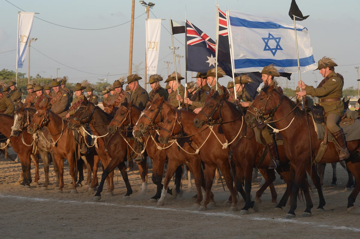 חיילי ניו זילנד בריקוד קרב מאורי מסורתי • צפו