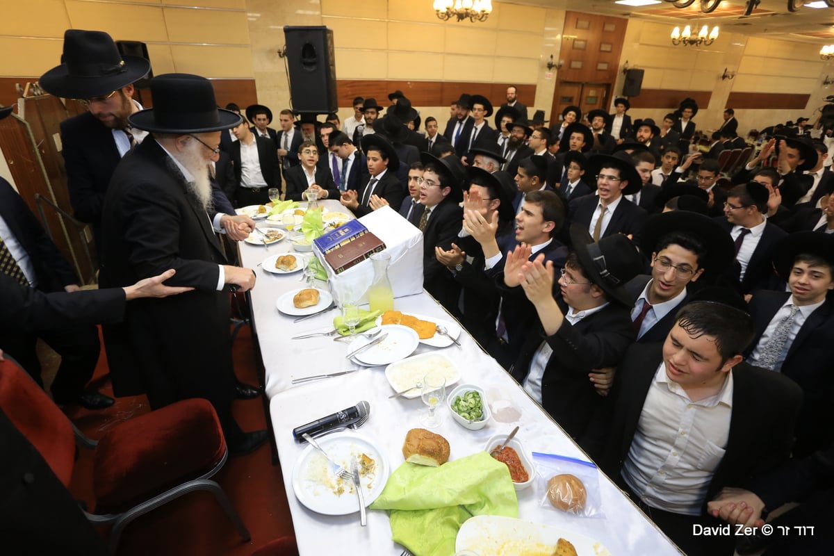 ספר התורה הוכנס לישיבת "בית אליהו" - לזכר החזון איש • גלריה