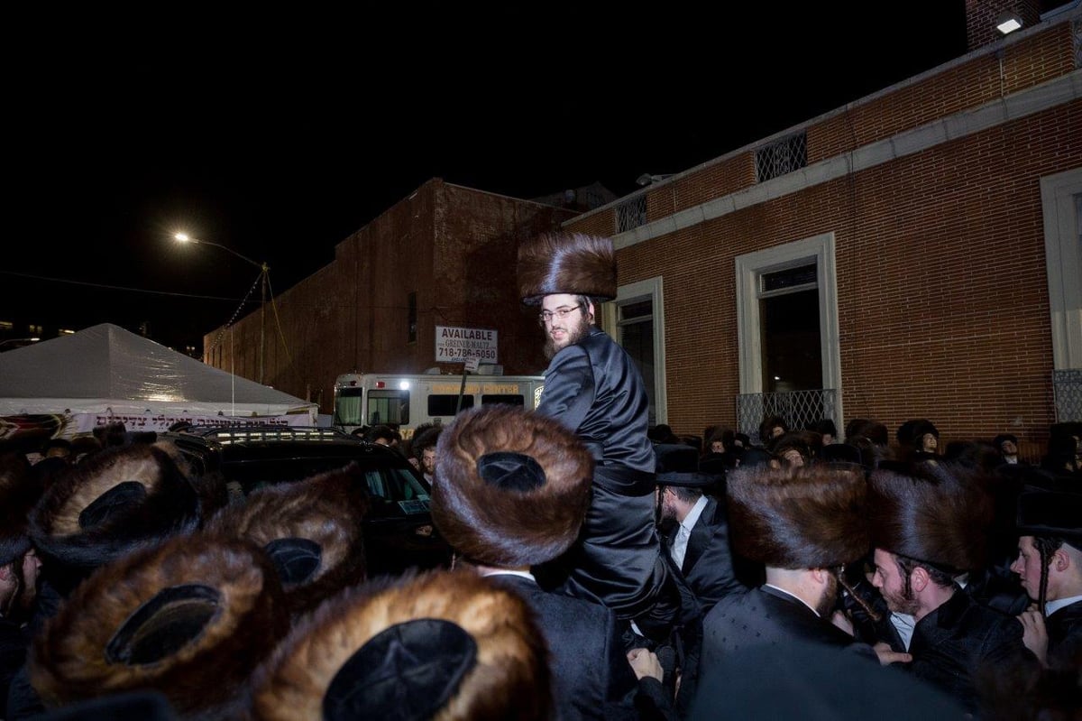 אלפי חסידים בפארשפיל לנכד הרבי מויז'ניץ • צפו