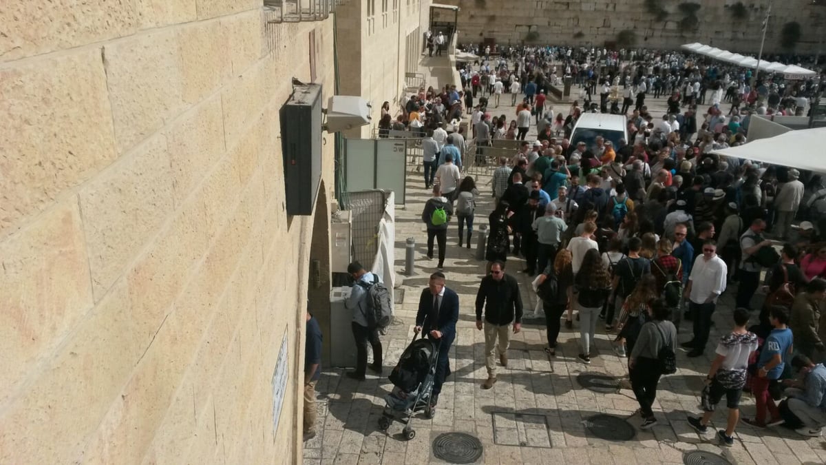 גלעד ארדן חגג בר מצוה לבנו ברחבת הכותל