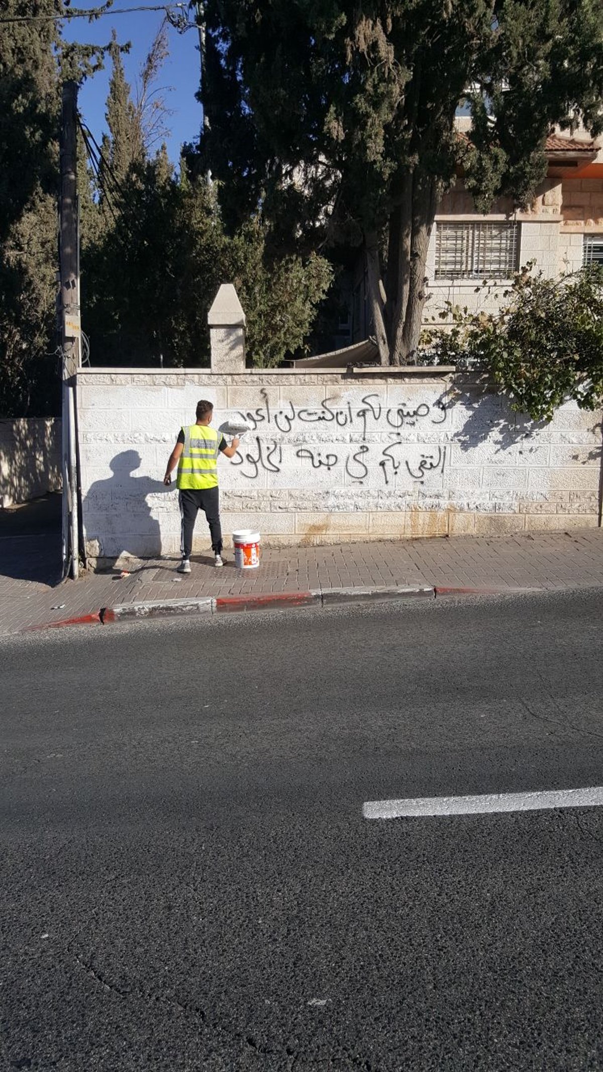 המשטרה פשטה על 'א טור', 20 נעצרו • צפו