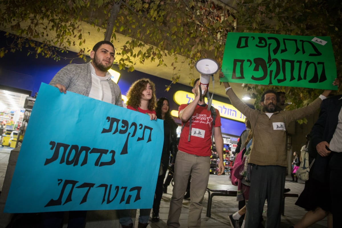 י-ם: עשרות הפגינו נגד האלימות ברכבת