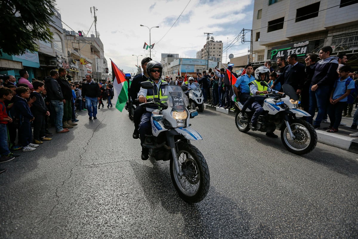 המצעד של כוחות הביטחון הפלסטינים בחברון • תיעוד