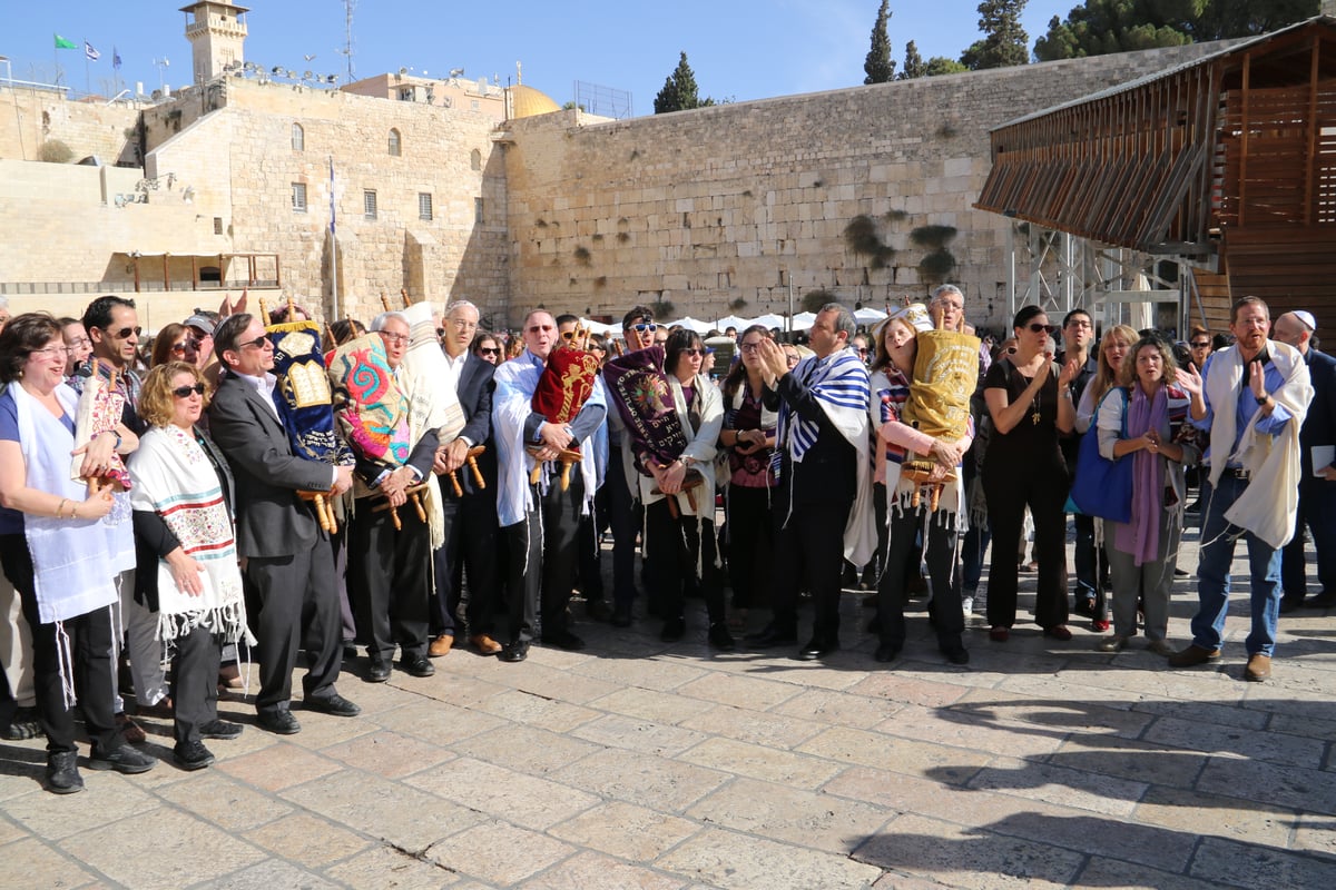 'חיללו את הקודש': הרפורמים ונשות הכותל התפרצו לכותל