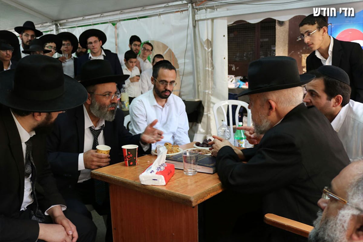 רבנים ואישי ציבור בניחום אבלים אצל הגר"מ מאזוז