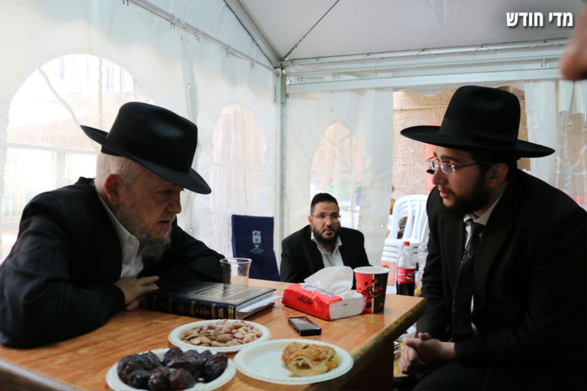 רבנים ואישי ציבור בניחום אבלים אצל הגר"מ מאזוז