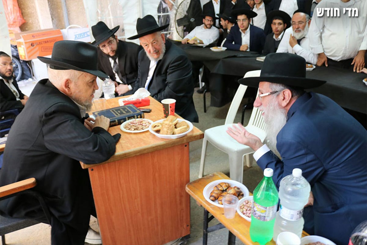 רבנים ואישי ציבור בניחום אבלים אצל הגר"מ מאזוז