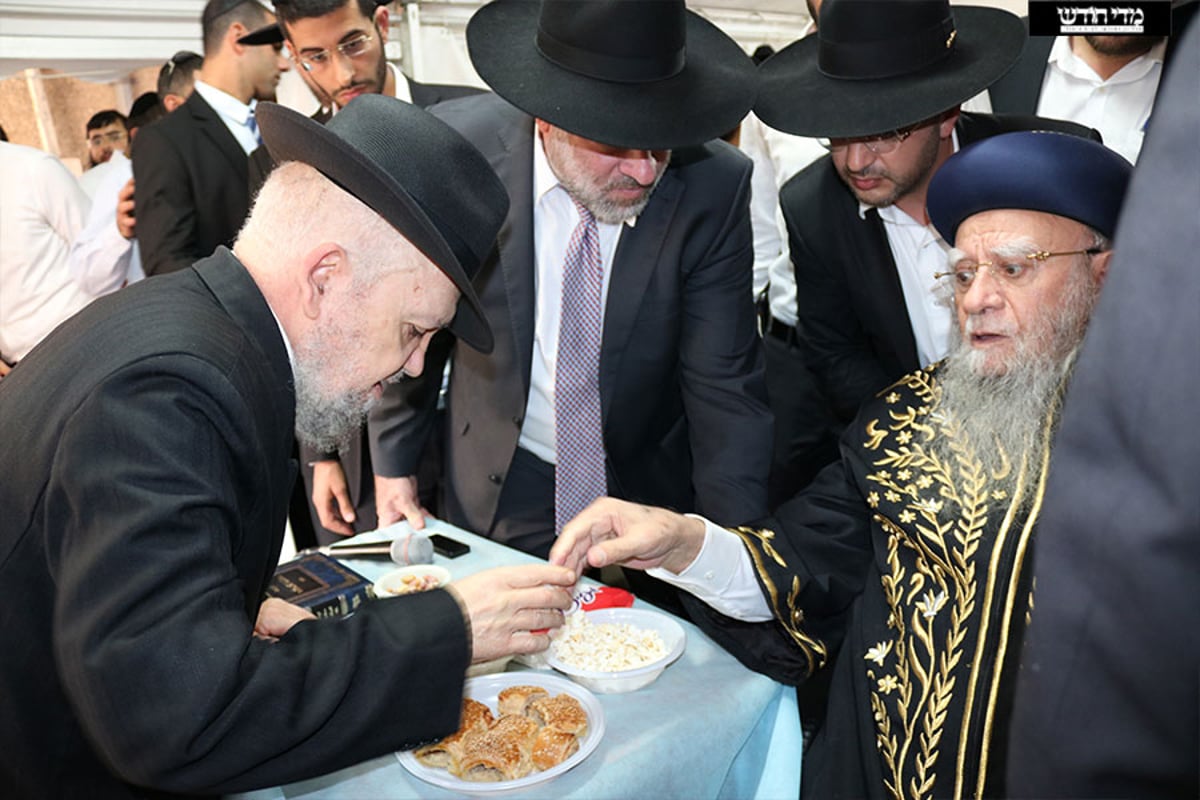 מזקן הראשל"צים ועד המפכ"ל • ניחום אבלים אצל הגר"מ מאזוז