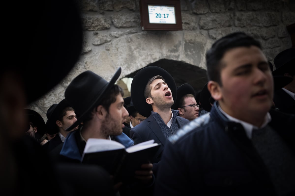 מצב הגראי"ל: "נס של ממש לעומת הבוקר, אך עדיין קשה"