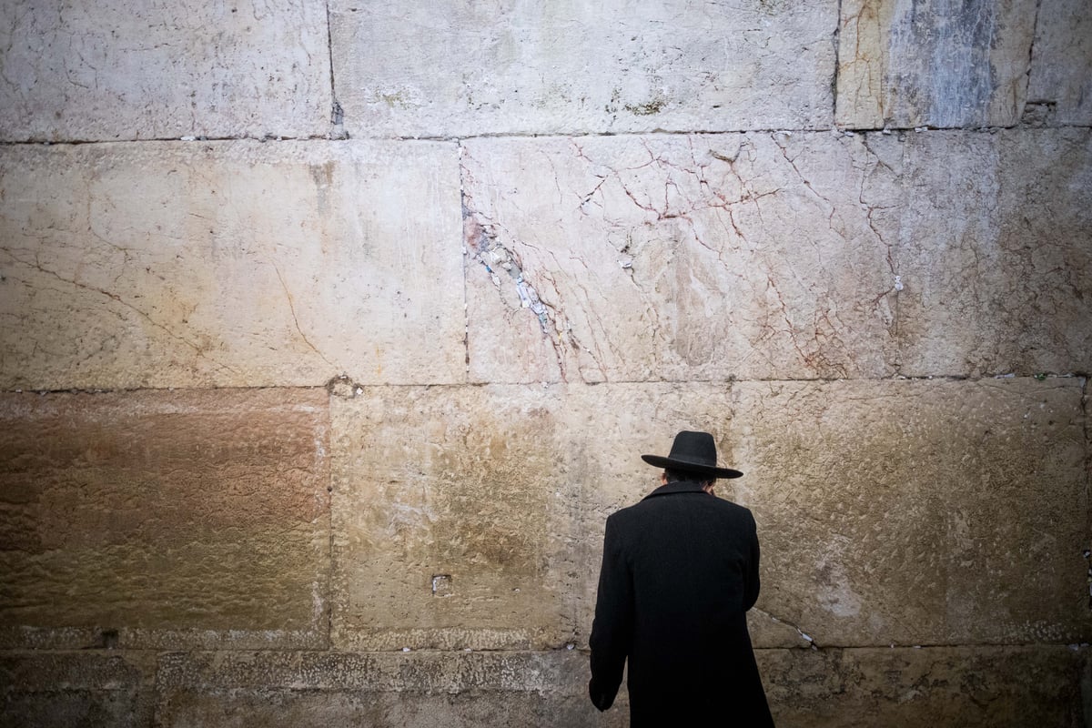 תיעוד: אלפים זעקו בכותל לרפואת מרן הרב שטיינמן