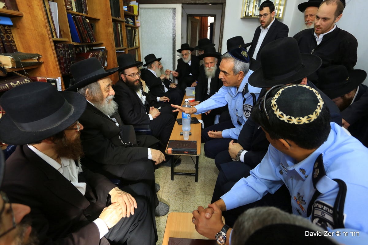 חתנו של מרן: "נהיה פחד מהלוויות" • תיעוד