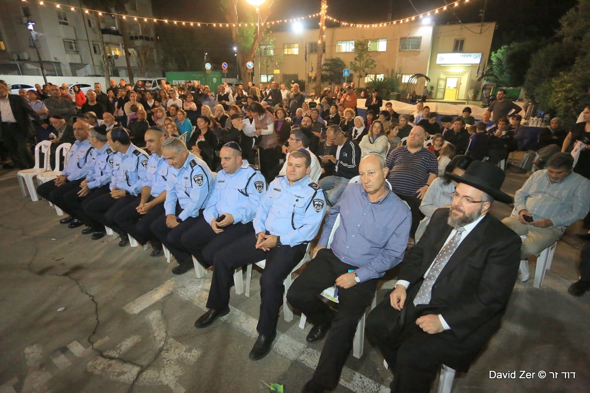 חנוכת בית כנסת והכנסת ספר תורה בתחנת המשטרה • צפו