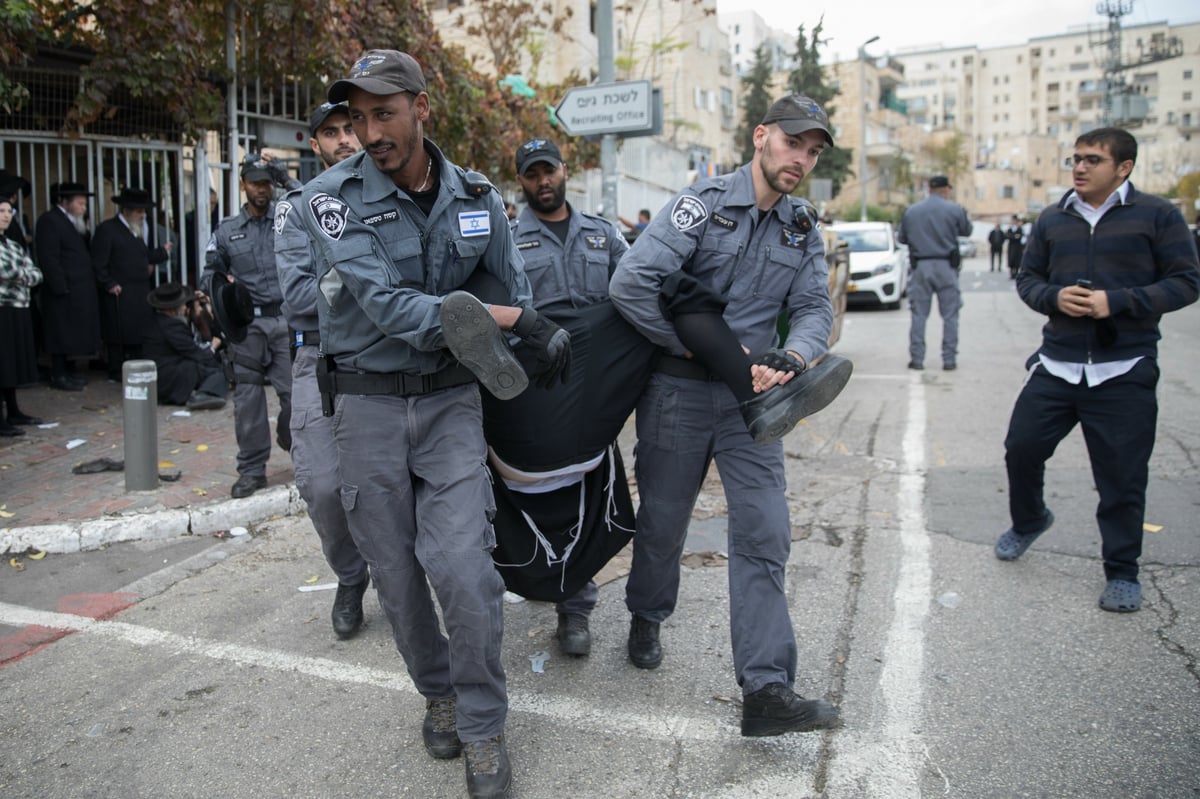 לאחר הפגנות 'העדה' מול לשכת הגיוס: בעל קו נייעס נעצר