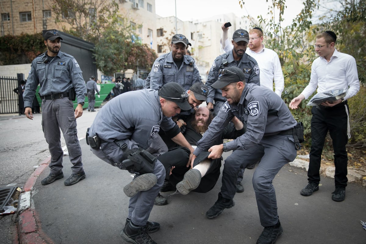 לאחר הפגנות 'העדה' מול לשכת הגיוס: בעל קו נייעס נעצר