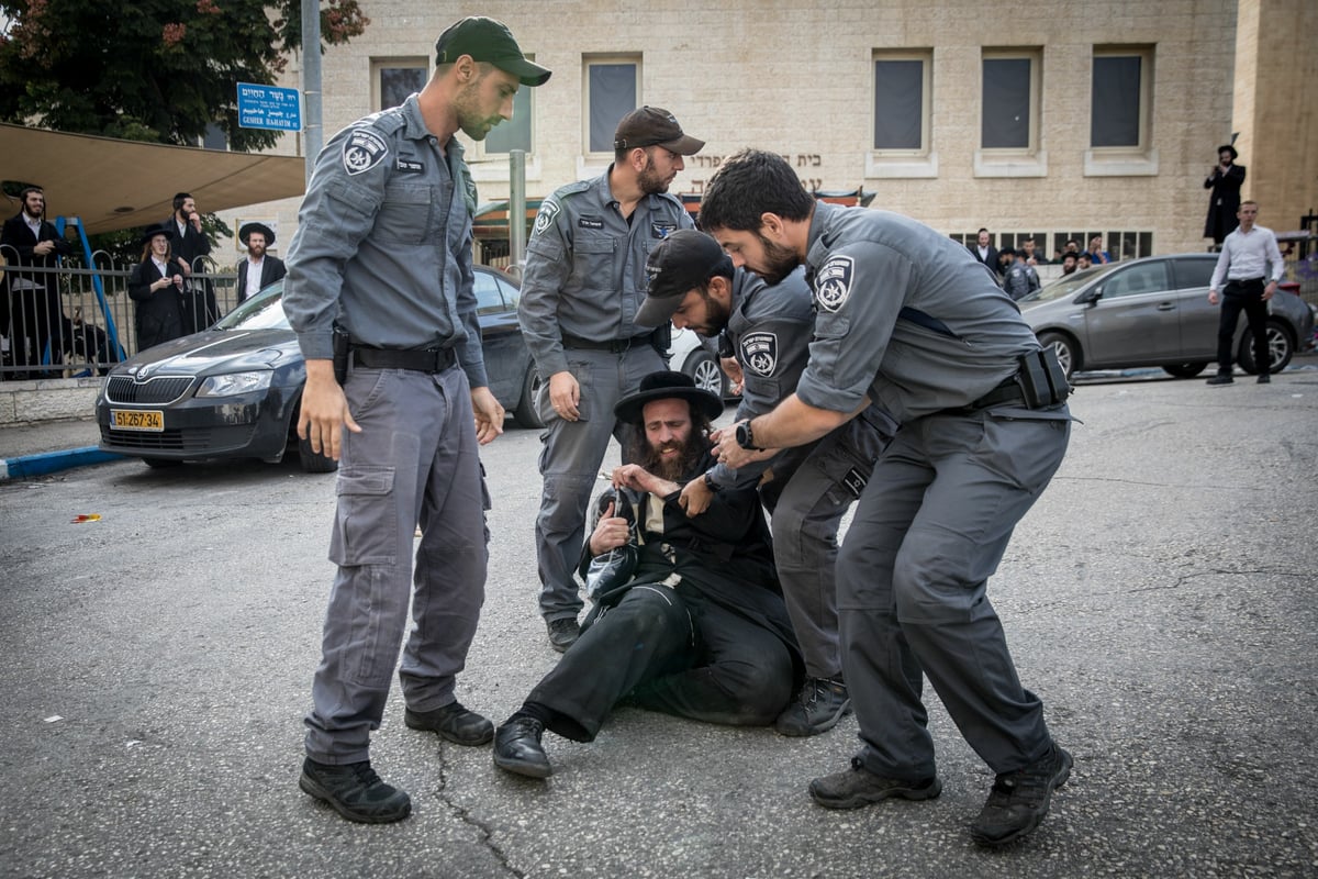 לאחר הפגנות 'העדה' מול לשכת הגיוס: בעל קו נייעס נעצר