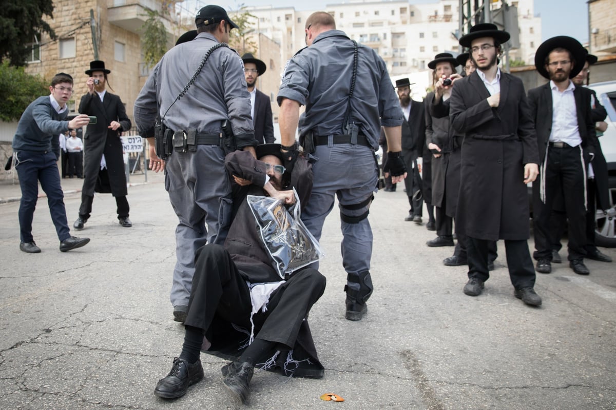 לאחר הפגנות 'העדה' מול לשכת הגיוס: בעל קו נייעס נעצר