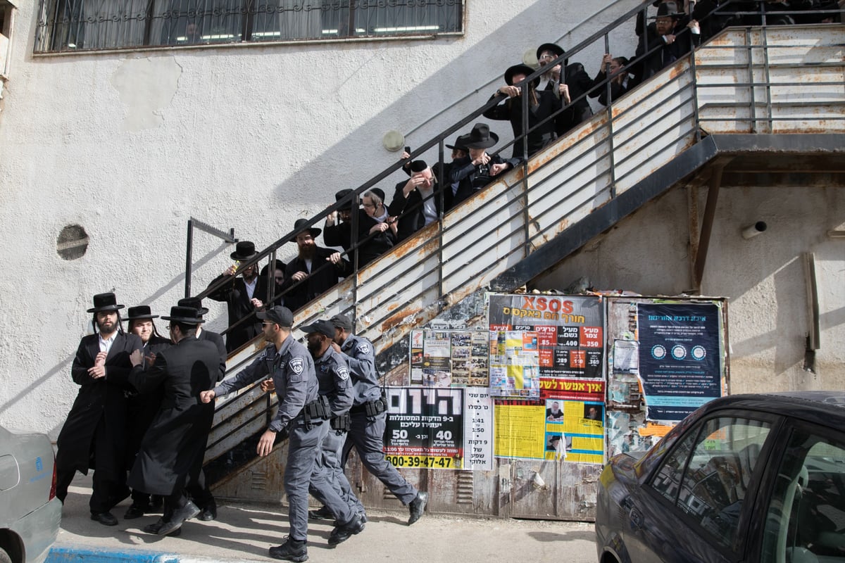 לאחר הפגנות 'העדה' מול לשכת הגיוס: בעל קו נייעס נעצר