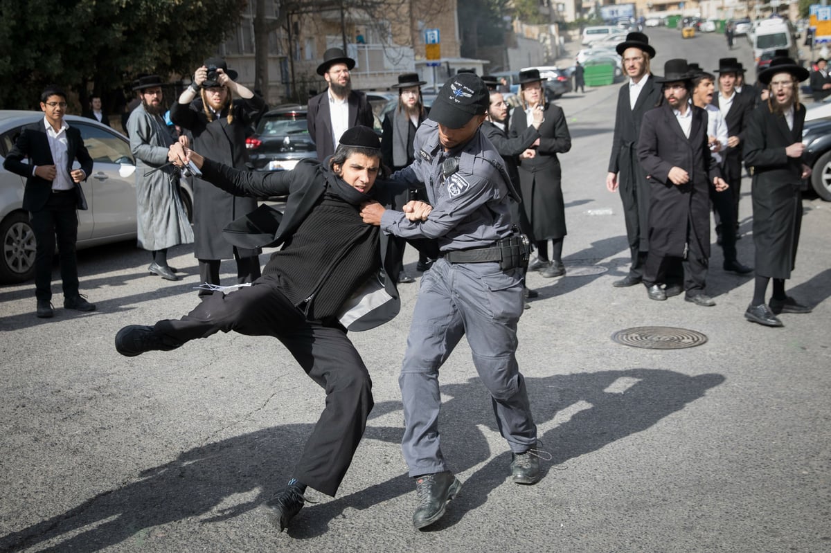 לאחר הפגנות 'העדה' מול לשכת הגיוס: בעל קו נייעס נעצר