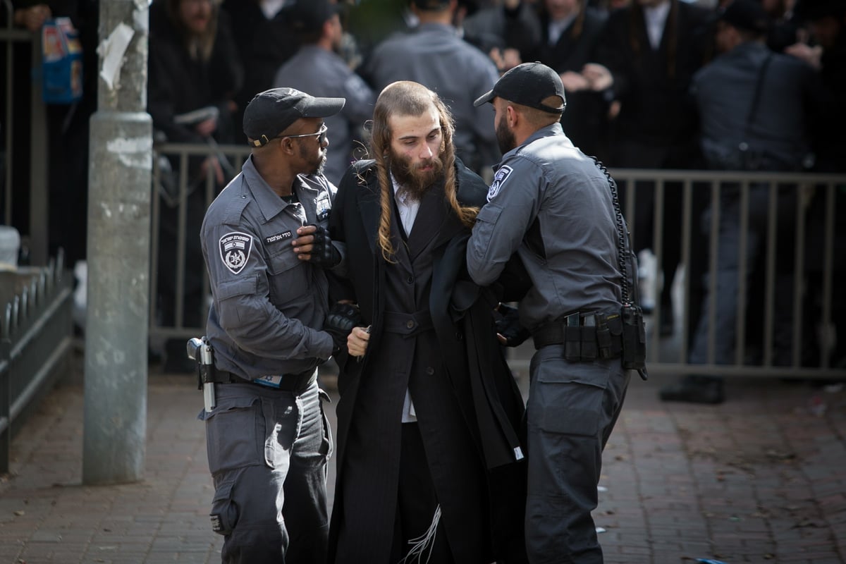 לאחר הפגנות 'העדה' מול לשכת הגיוס: בעל קו נייעס נעצר