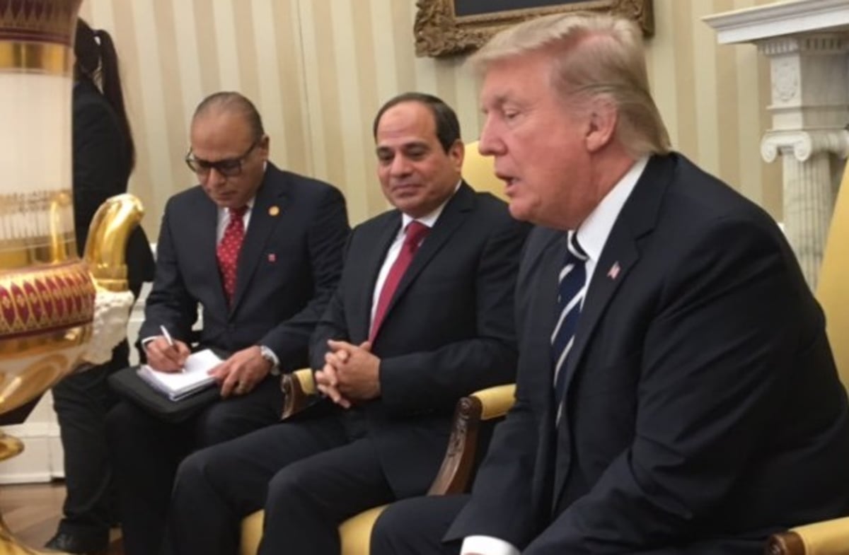 טראמפ במפגשו עם נשיא מצרים א-סיסי