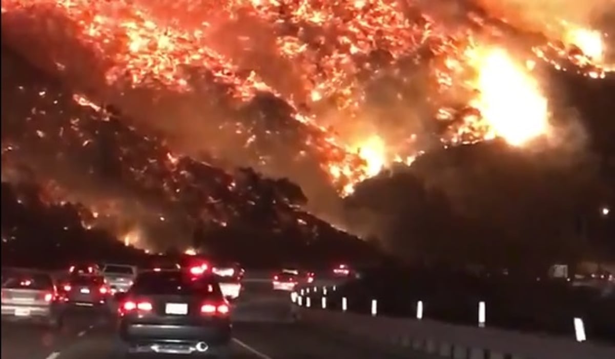 שריפת ענק משתוללת בלוס אנג'לס שבארה"ב • צפו