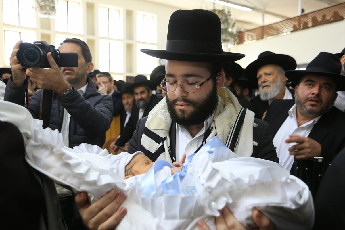 נכדו ונאמן ביתו של מרן שר התורה ערך ברית לבנו • גלריית ענק