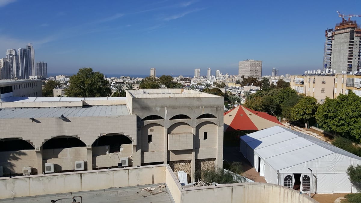 כך נערכים ב'באבוב' בבת ים להגעת האדמו"ר • צפו