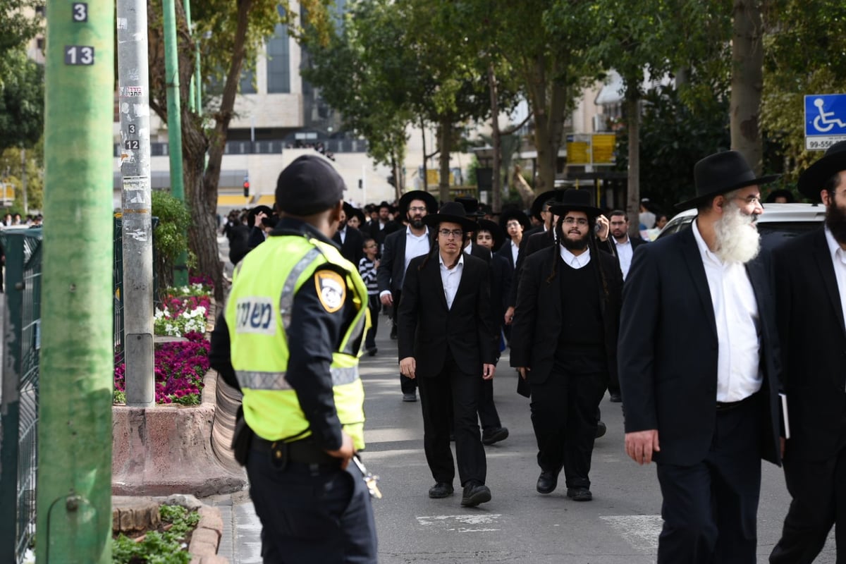 המשטרה מציגה: כך אובטחה הלווית הענק של מרן הרב שטיינמן זצ"ל