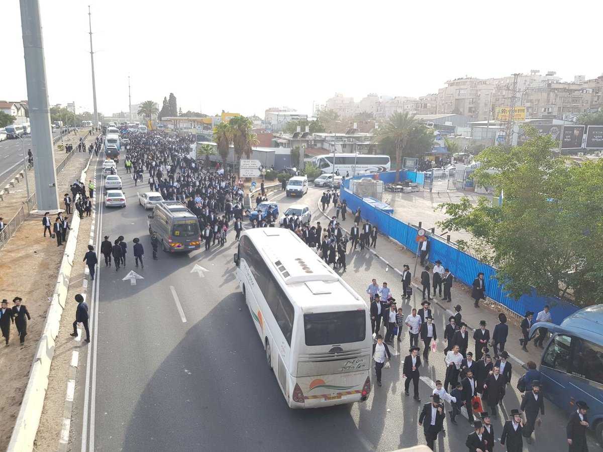 אלפים תקועים ביציאה מבני ברק; 'גשר רמת אלחנן' נסגר • תיעוד