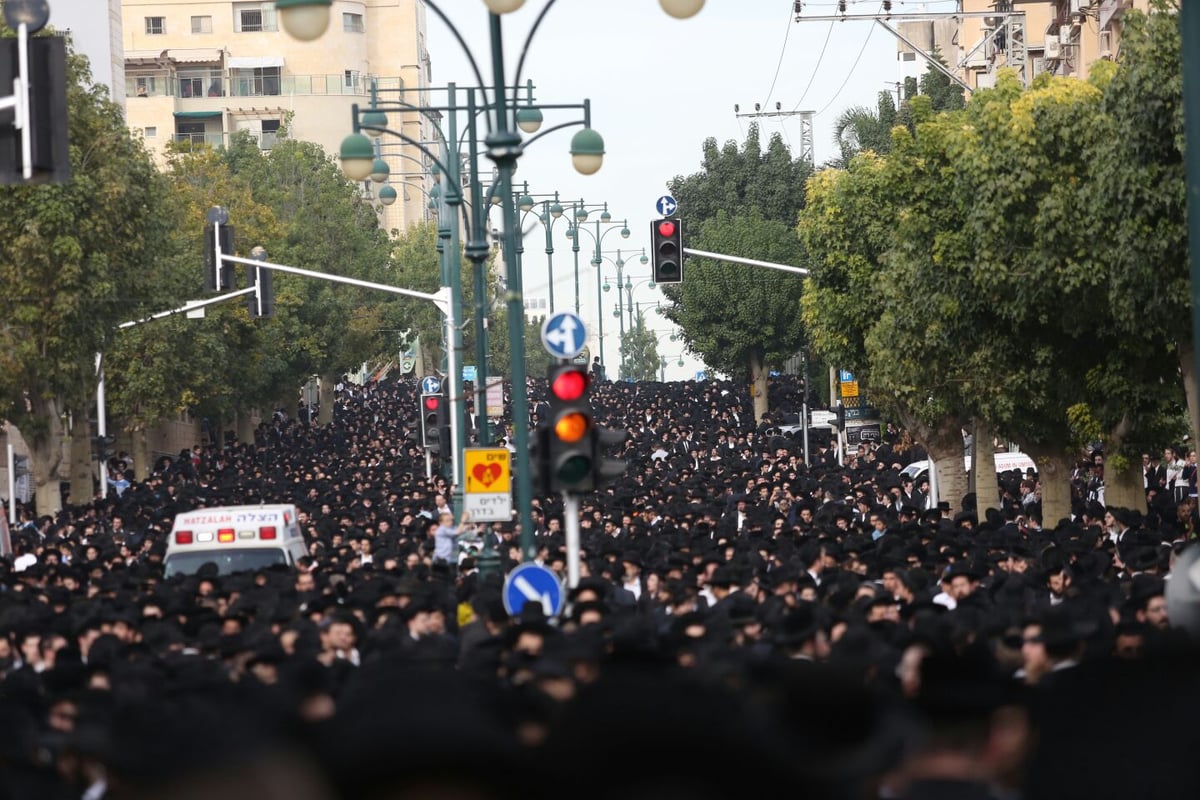 צפו בגלריה: הלווית הענק של מרן הרב שטיינמן מזווית נוספת