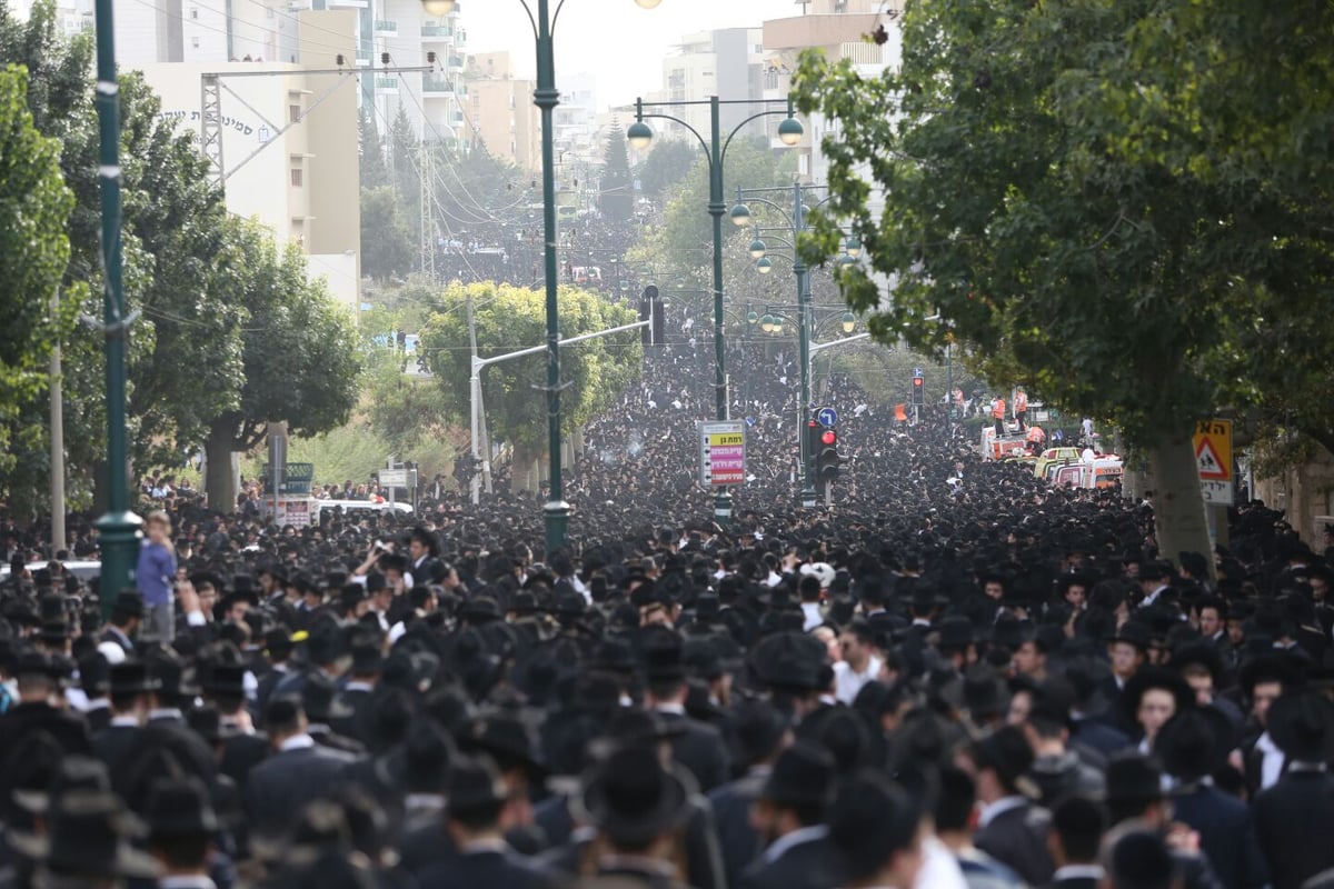 צפו בגלריה: הלווית הענק של מרן הרב שטיינמן מזווית נוספת