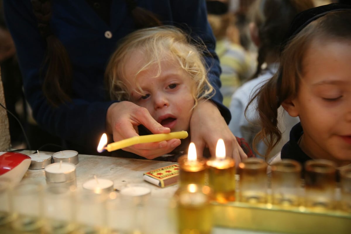 סיור חנוכיות וירטואלי: נר שני במאה שערים