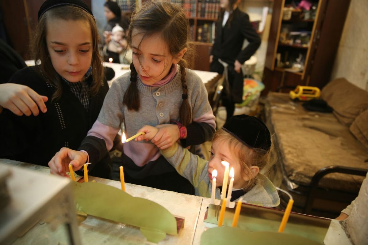 סיור חנוכיות וירטואלי: נר שני במאה שערים