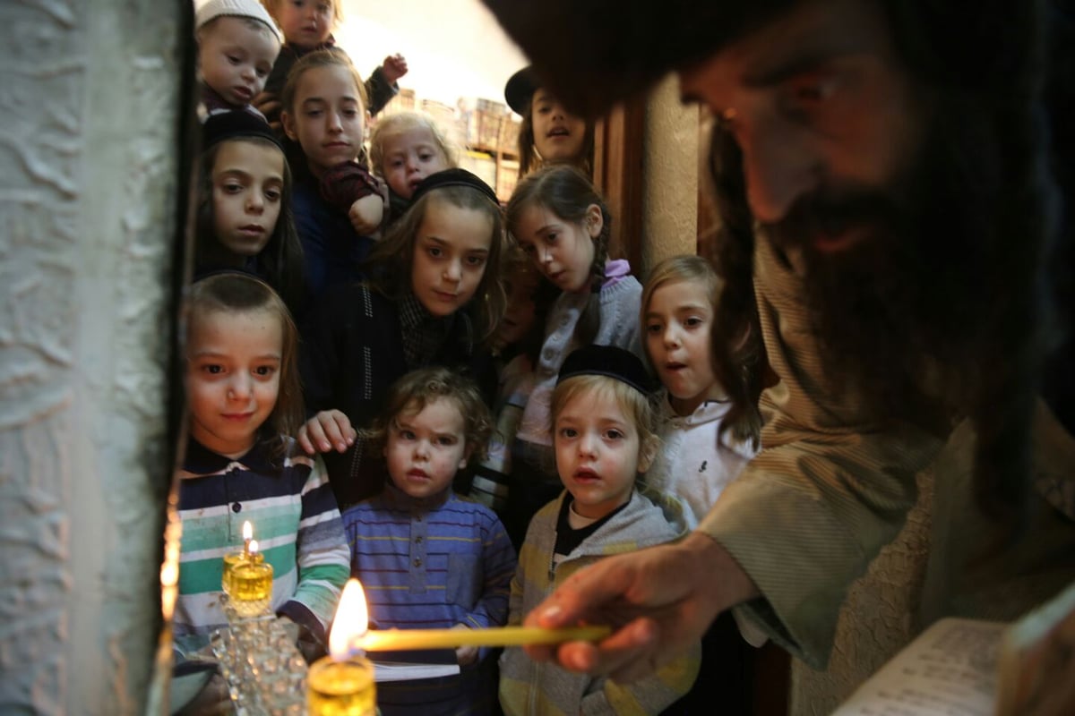 סיור חנוכיות וירטואלי: נר שני במאה שערים