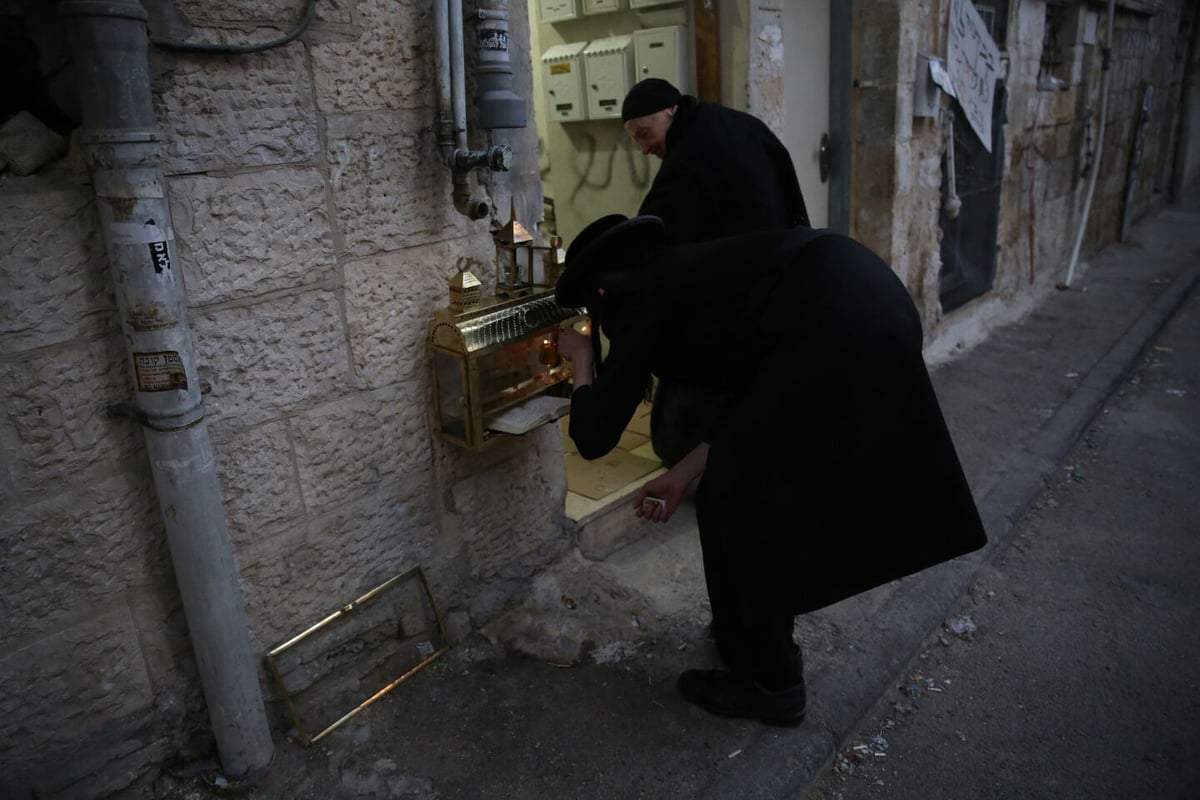 סיור חנוכיות וירטואלי: נר שני במאה שערים