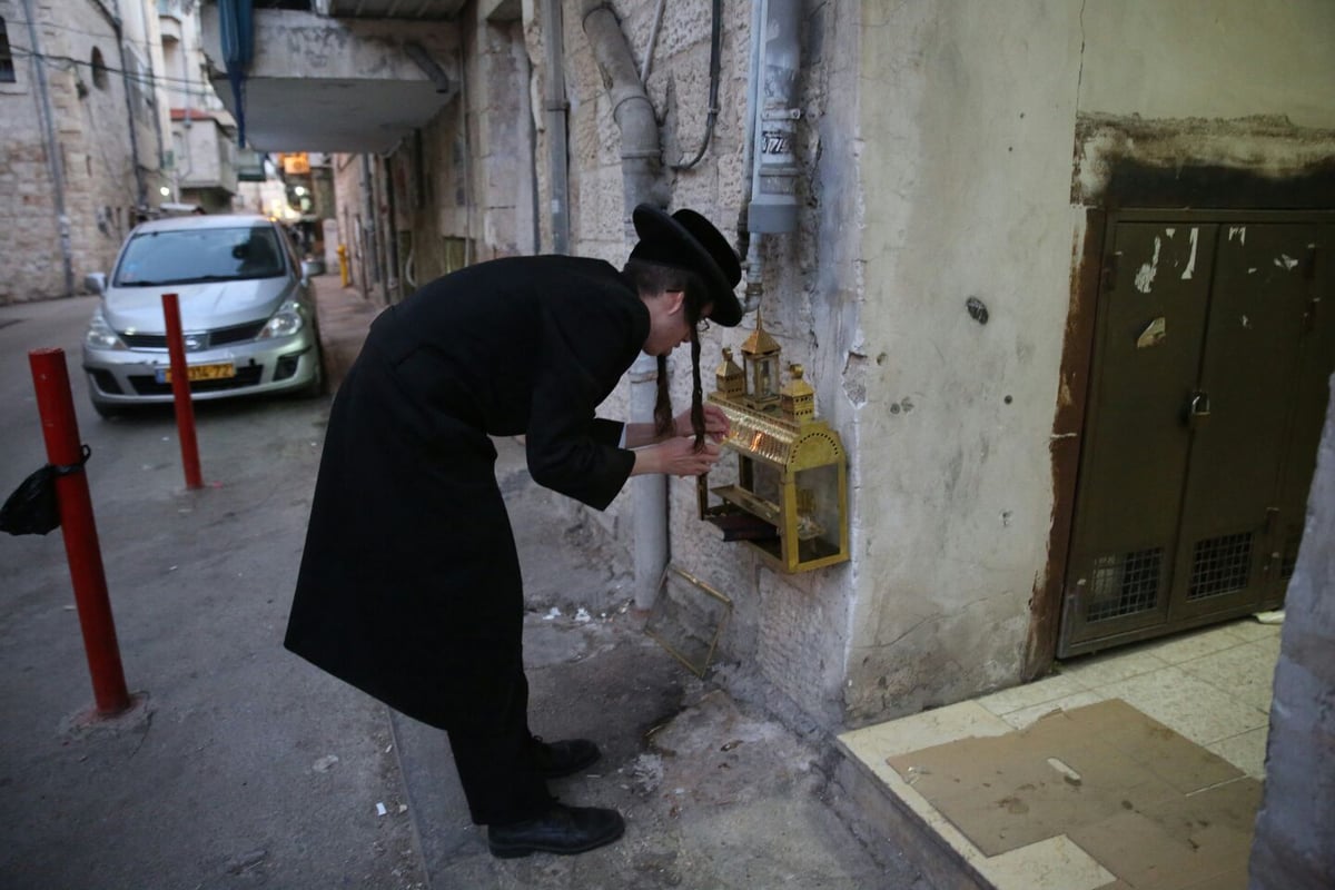 סיור חנוכיות וירטואלי: נר שני במאה שערים