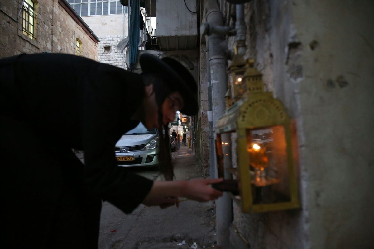 סיור חנוכיות וירטואלי: נר שני במאה שערים