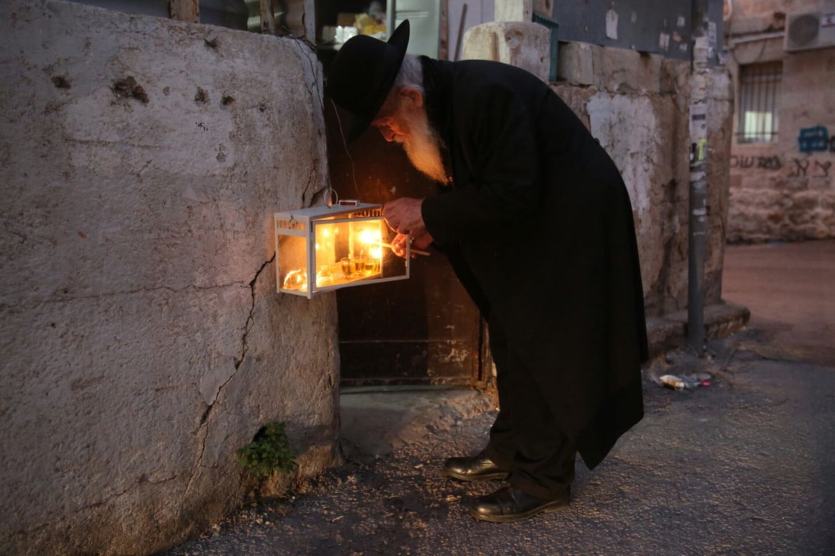 סיור חנוכיות וירטואלי: נר שני במאה שערים