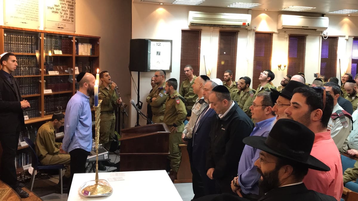 שר הביטחון ליברמן לחיילים החרדים: "אני אחראי שתחזרו הביתה בראש מורם"