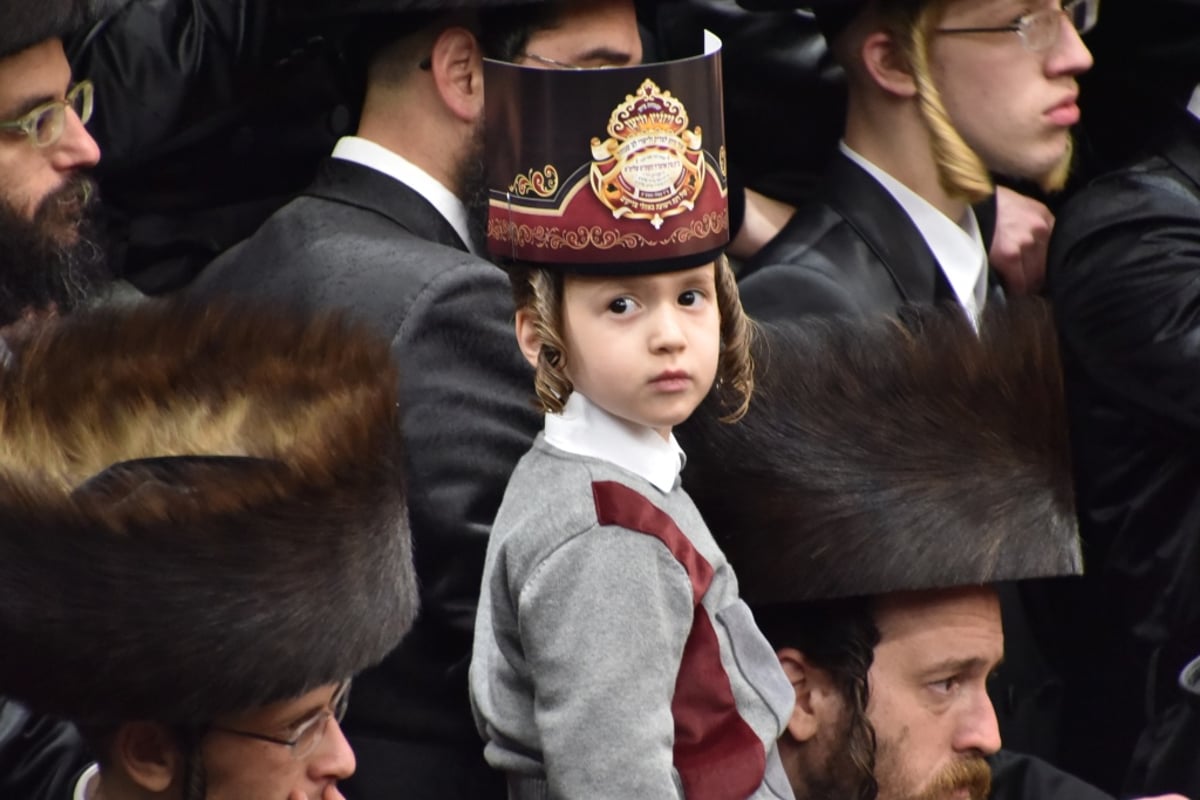 בר מצווה לנכד האדמו"ר מויז'ניץ שחלה וניצל • צפו