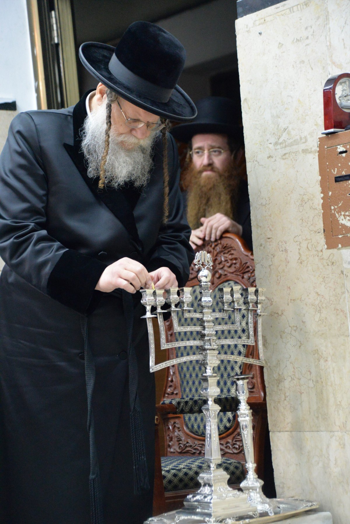 ההדלקה של אדמו"רי בני ברק • צפו בתיעוד