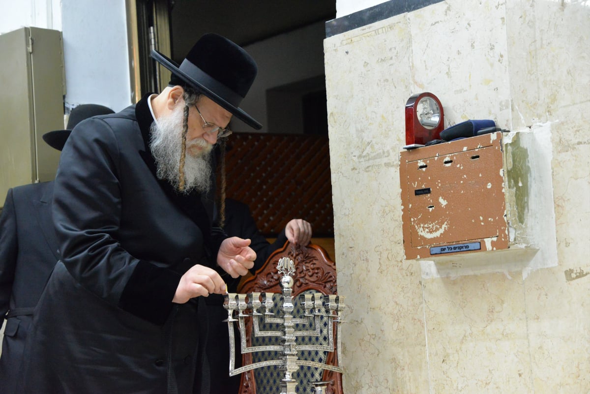 ההדלקה של אדמו"רי בני ברק • צפו בתיעוד