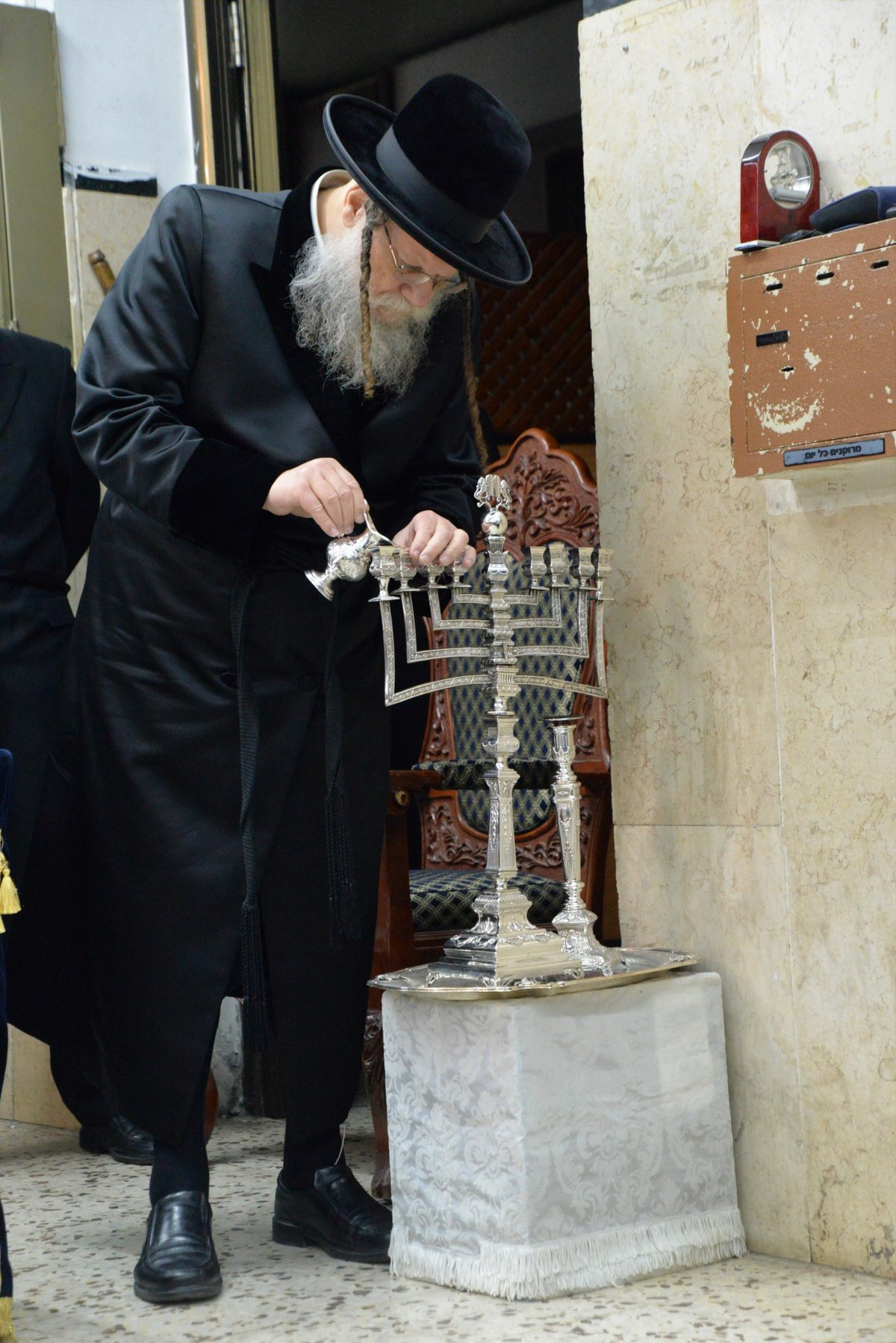 ההדלקה של אדמו"רי בני ברק • צפו בתיעוד