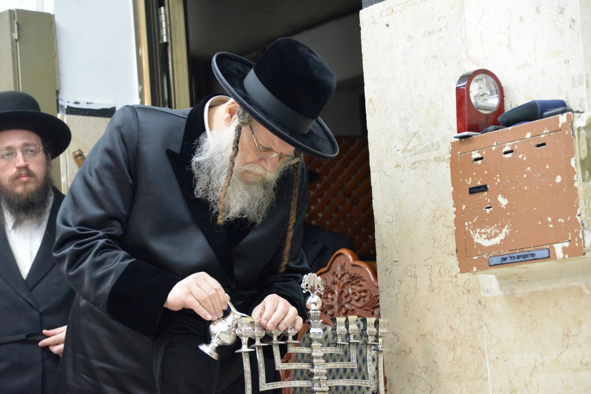 ההדלקה של אדמו"רי בני ברק • צפו בתיעוד