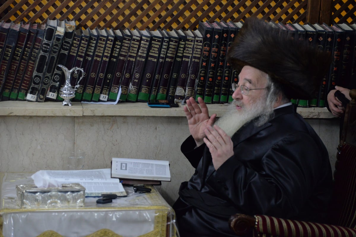 ההדלקה של אדמו"רי בני ברק • צפו בתיעוד