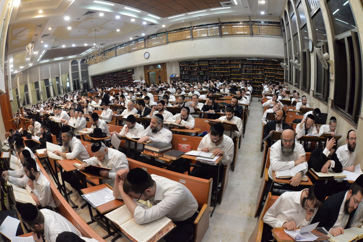 בבני ברק סיימו שישה סדרי משנה לע"נ מרן הרב שטיינמן זצ"ל • צפו