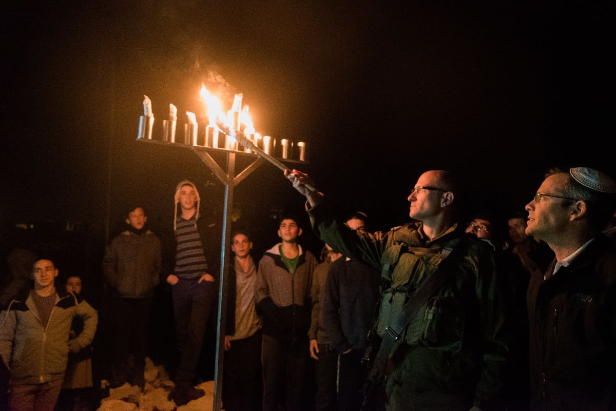 נרות חנוכה הודלקו בחירבת צור בחלחול. צפו