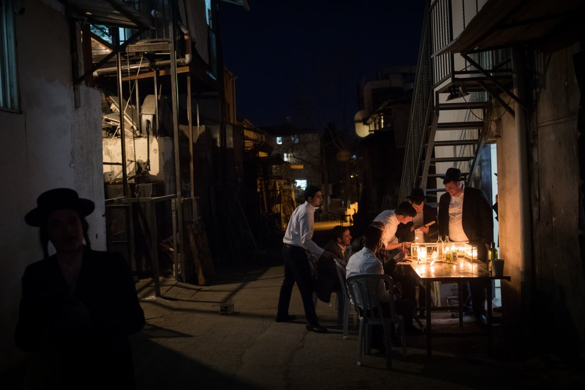 גלריה מאירה: נר שמיני של חנוכה בירושלים • צפו