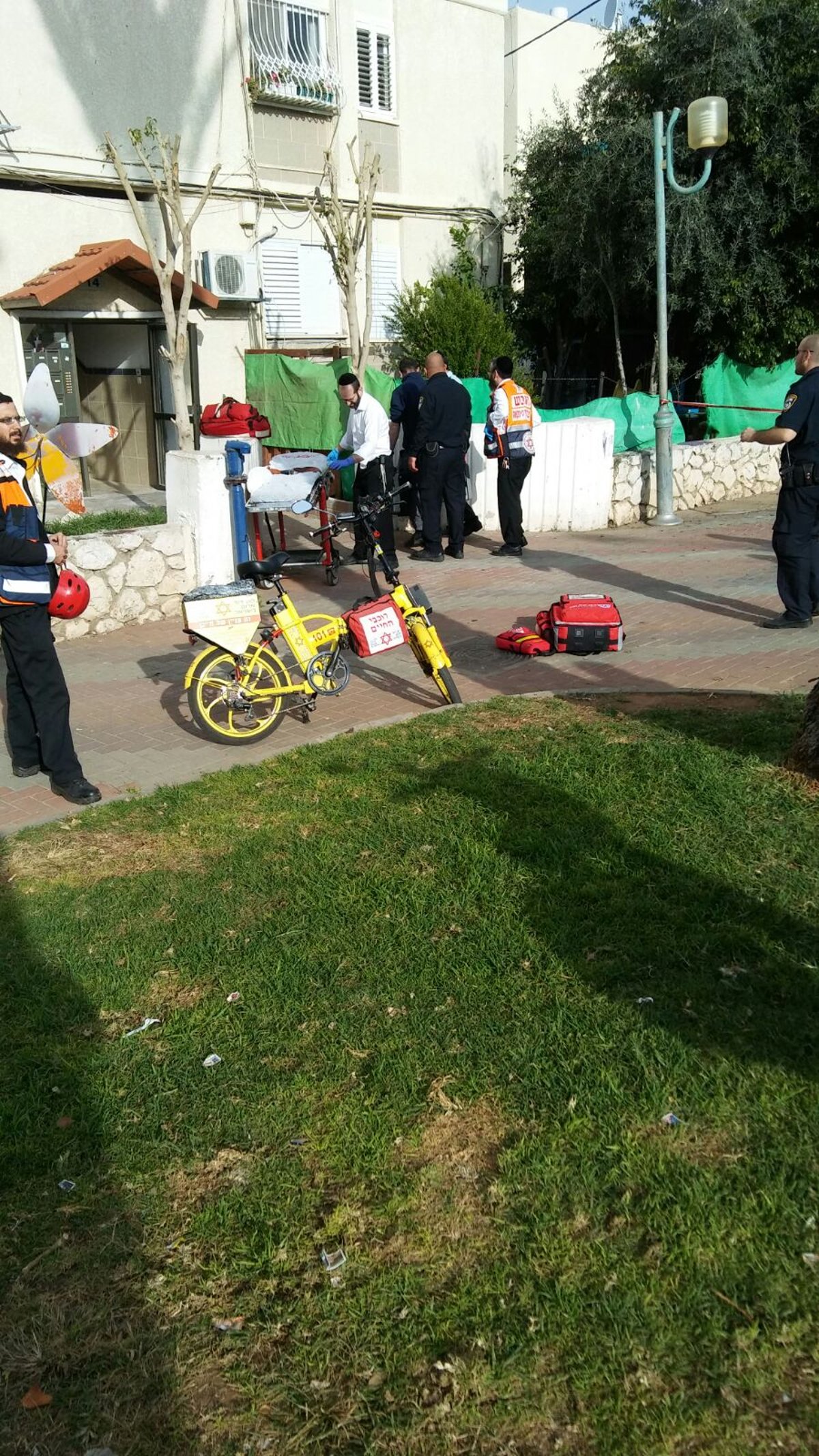 פתח תקווה: הנער הגן על אמו ונפצע מדקירה